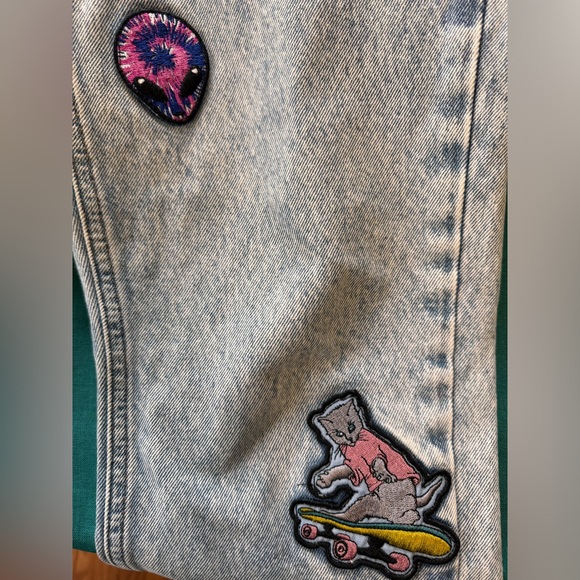 VOLCOM GMJ BF Womens Light Blue Button Fly Jeans With Decorative Patches Size 28 - Picture 8 of 10